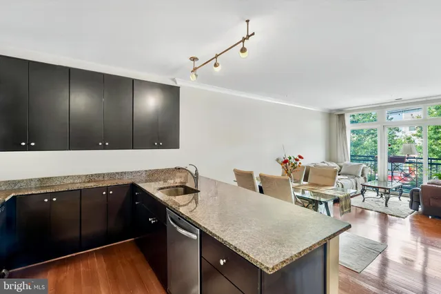 $436,000 | 915 North Patrick Street, Unit 206, Alexandria, VA 22314