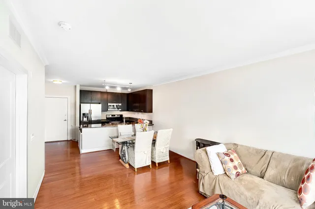 $436,000 | 915 North Patrick Street, Unit 206, Alexandria, VA 22314