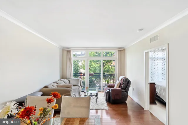 $436,000 | 915 North Patrick Street, Unit 206, Alexandria, VA 22314