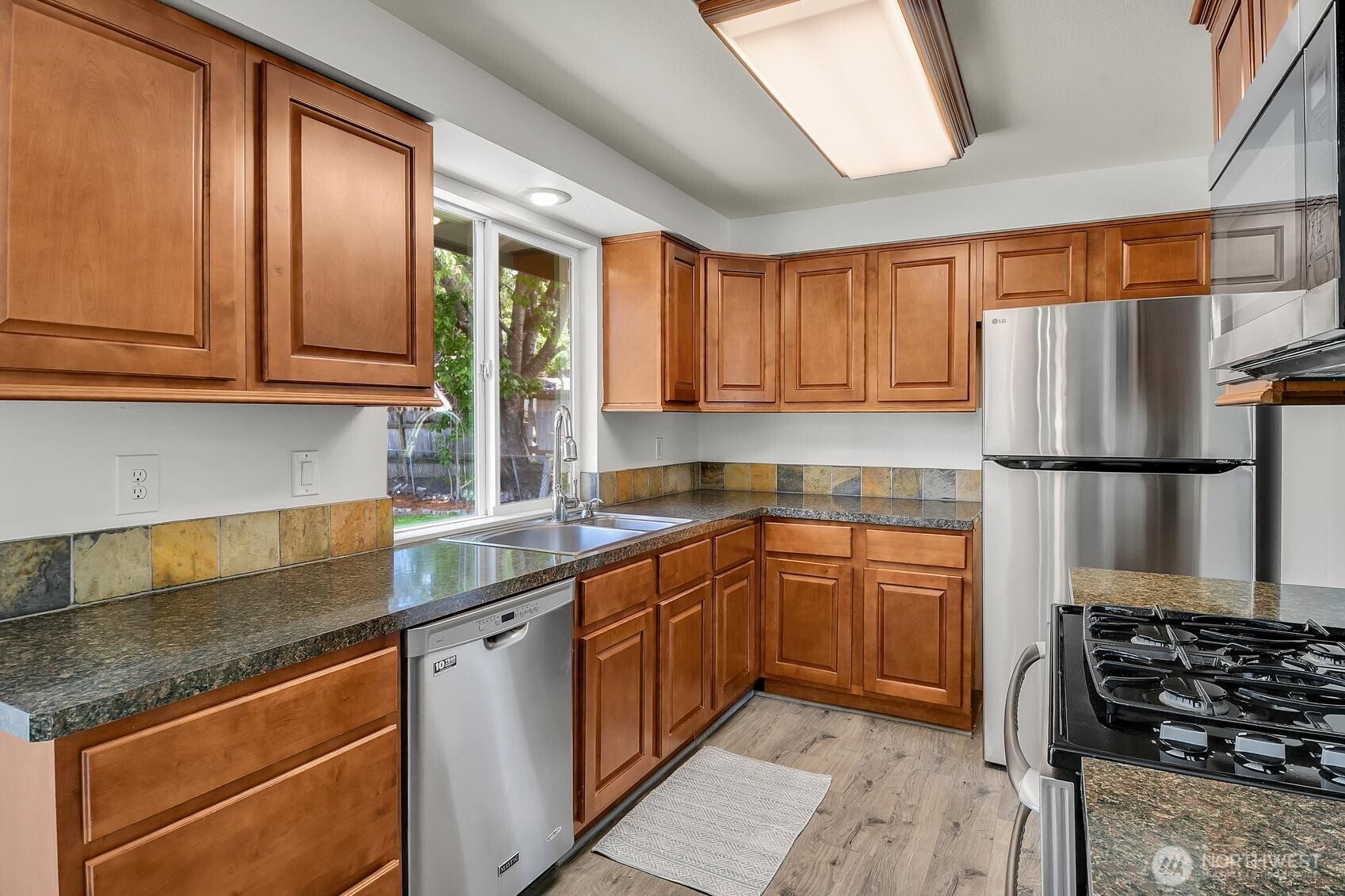 2420 Southwest 326th Street Federal Way, WA 98023 - Photo 14 of 35