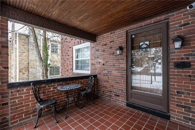 a bench sitting in front of a building