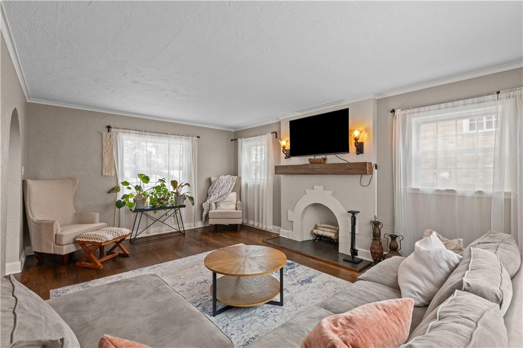 2814 Graham Boulevard Pittsburgh, PA 15235 - Photo 8 of 30