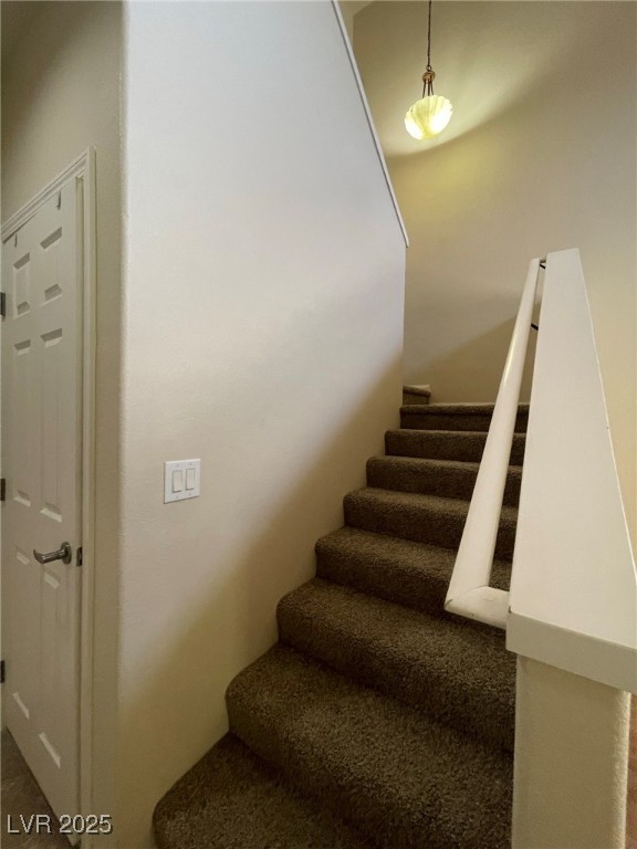 10519 Hedge View Avenue Las Vegas, NV 89129 - Photo 16 of 39 View of staircase