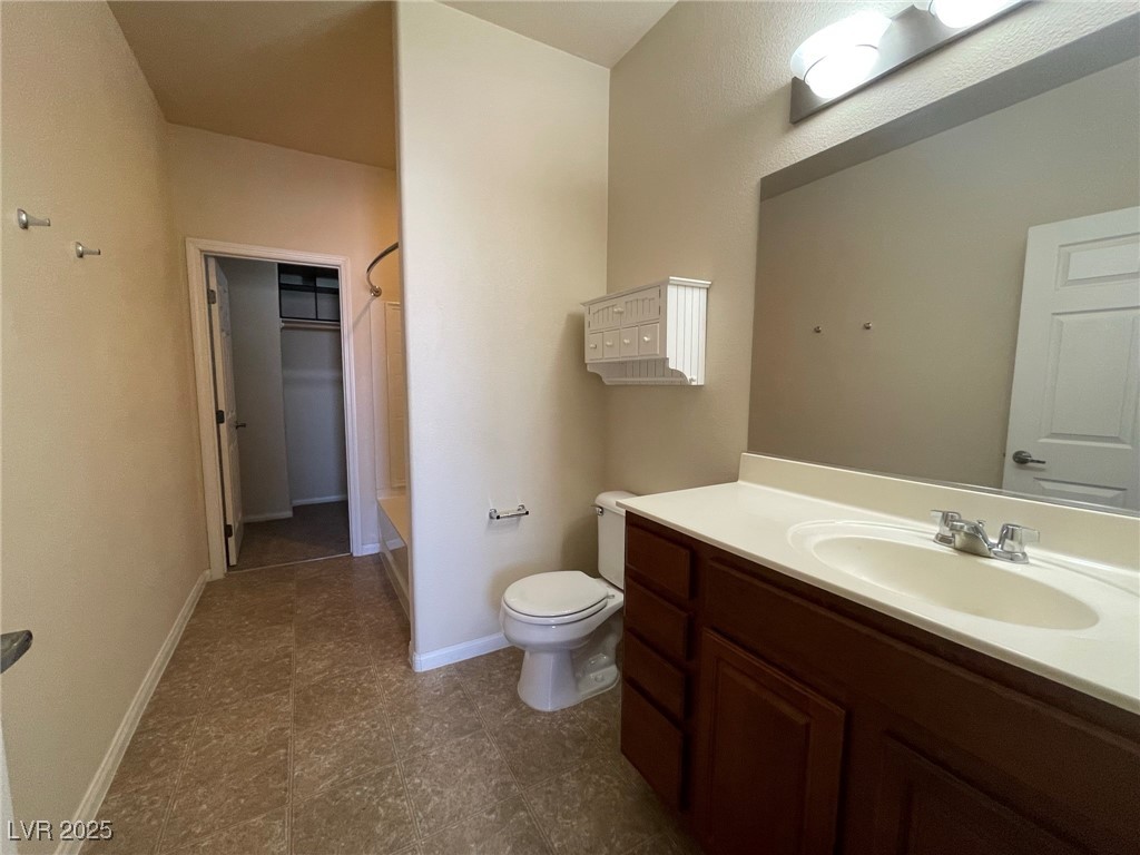 10519 Hedge View Avenue Las Vegas, NV 89129 - Photo 19 of 39 Bathroom with shower / bath combination, baseboard