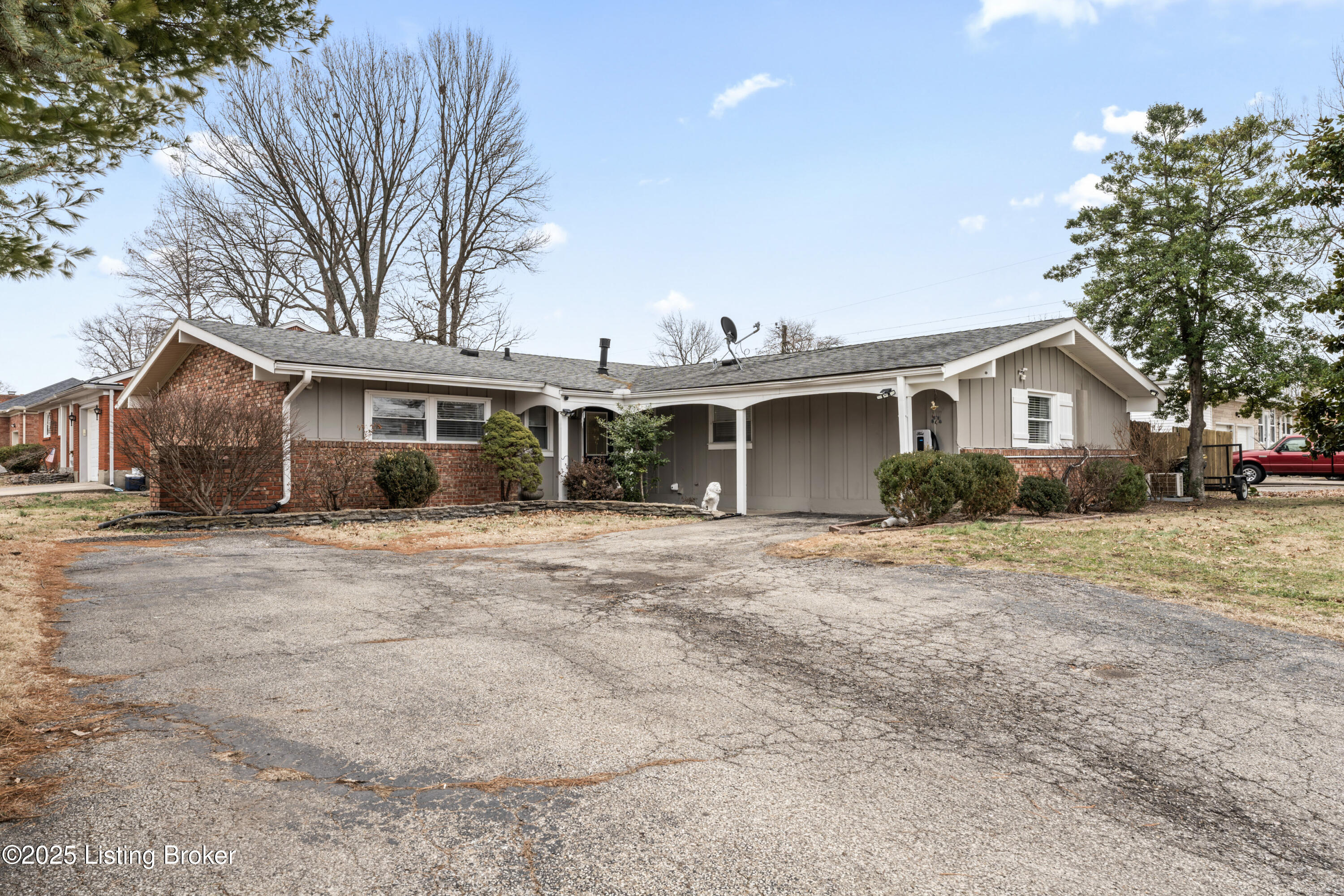 1900 Janlyn Road Louisville, KY 40299 - Photo 2 of 38 photos_high_resolution_DSC00299