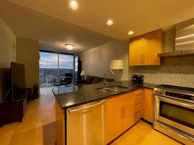 $2,500 | 300 Bowie Street, Unit 3204, Austin, TX 78703