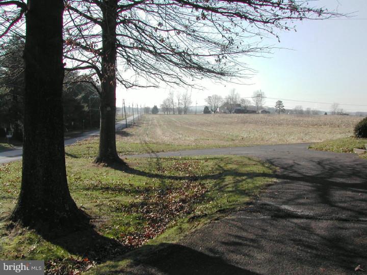 791 Morwood Road Telford, PA 18969 - Photo 4 of 18 Driveway