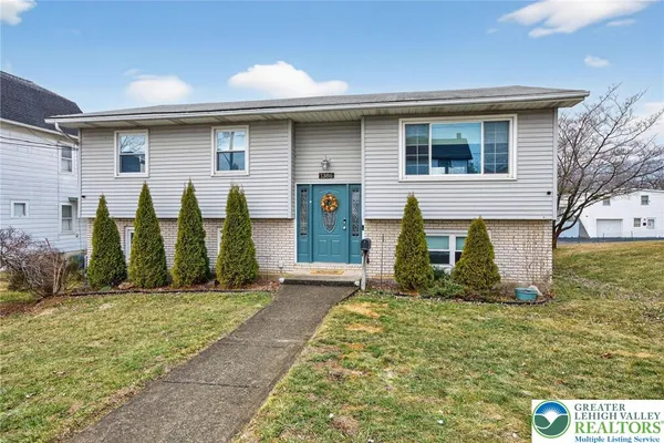 $389,000 | 1386 Jefferson Street, Hellertown, PA 18055
