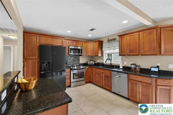 $389,000 | 1386 Jefferson Street, Hellertown, PA 18055
