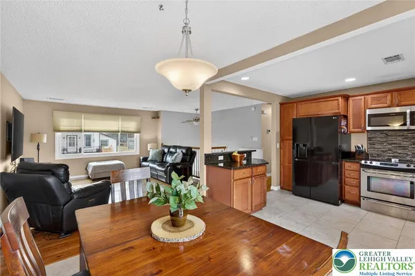 $389,000 | 1386 Jefferson Street, Hellertown, PA 18055