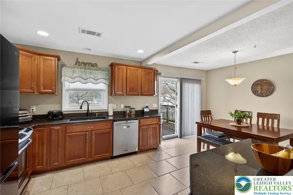 $389,000 | 1386 Jefferson Street, Hellertown, PA 18055