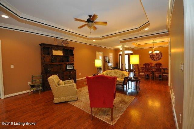 10511 Rile Road Louisville, KY 40223 - Photo 5 of 30 Living area