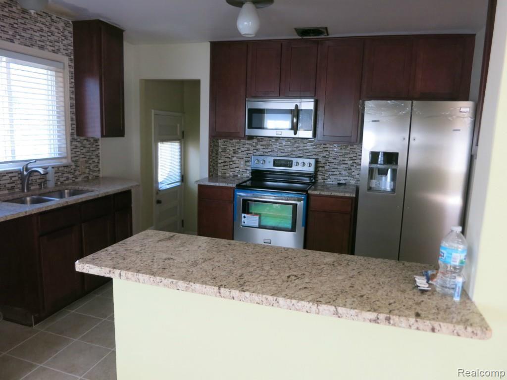 1336 Franklin Road Berkley, MI 48072 - Photo 6 of 19