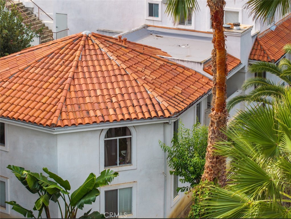 unique condo all tucked away in the canyon that leads to to riviera district beach