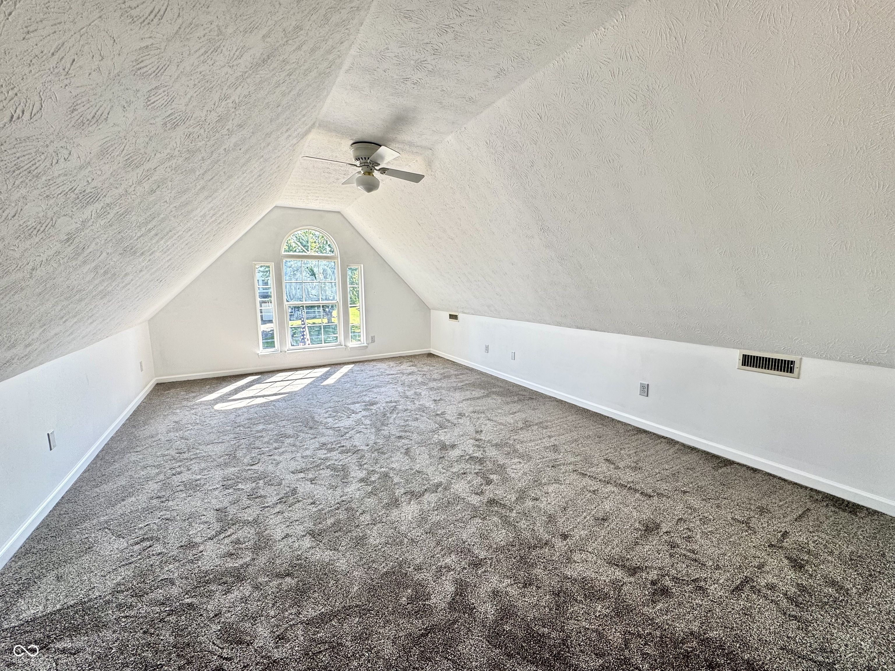 568 Georgetown Road Greenwood, IN 46142 - Photo 13 of 19 Gallery Image 13