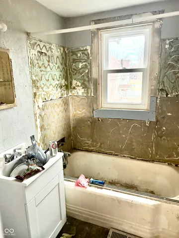 $105,000 | 802 1/2 North Mulberry Street, Muncie, IN 47305