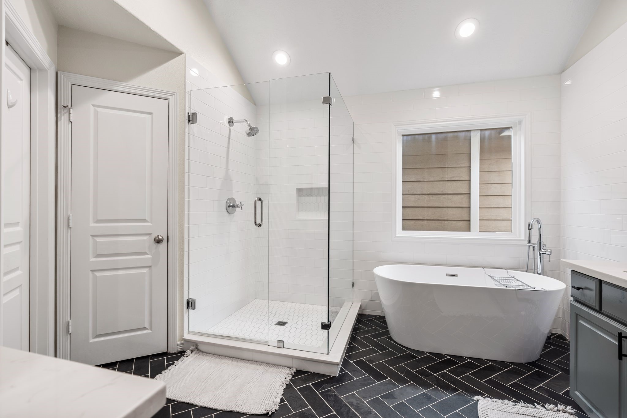 834 West 18th Street, Unit B Houston, TX 77008 - Photo 15 of 24 Updated primary bath with soaking tub, frameless shower, dual sinks, and private water closet
