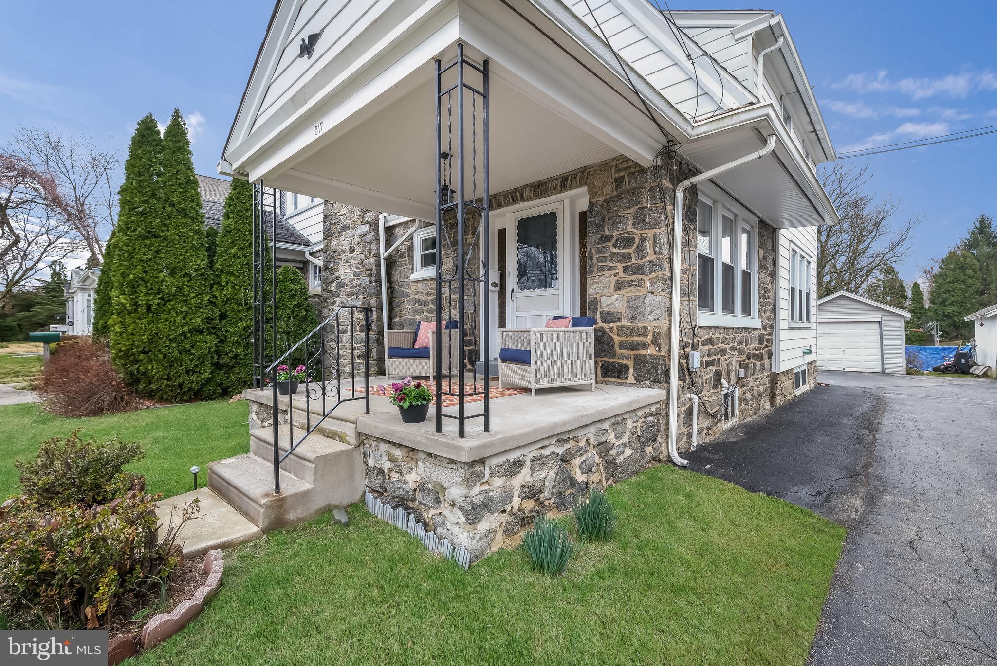 317 Powell Road Springfield, PA 19064 - Photo 3 of 33