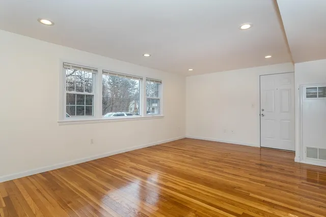 $2,200 | 157 Central Street, Unit 3, Foxboro, MA 02035