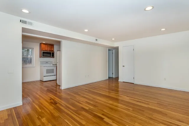 $2,200 | 157 Central Street, Unit 3, Foxboro, MA 02035