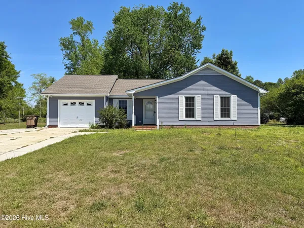 $1,400 | 203 Woodcrest Court, Jacksonville, NC 28540