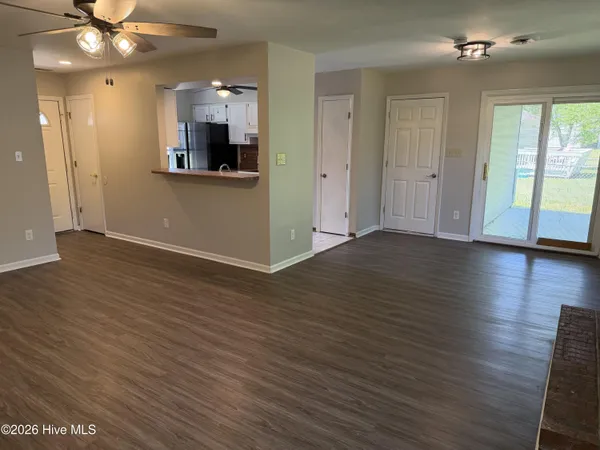 $1,400 | 203 Woodcrest Court, Jacksonville, NC 28540