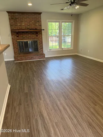 $1,400 | 203 Woodcrest Court, Jacksonville, NC 28540