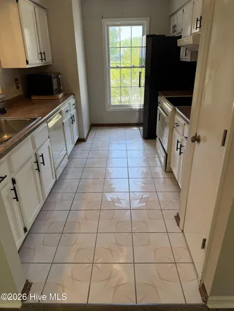$1,400 | 203 Woodcrest Court, Jacksonville, NC 28540