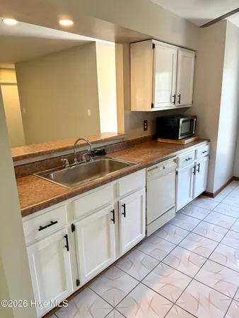 $1,400 | 203 Woodcrest Court, Jacksonville, NC 28540