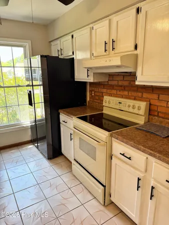 $1,400 | 203 Woodcrest Court, Jacksonville, NC 28540