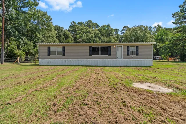 a house view with a outdoor space