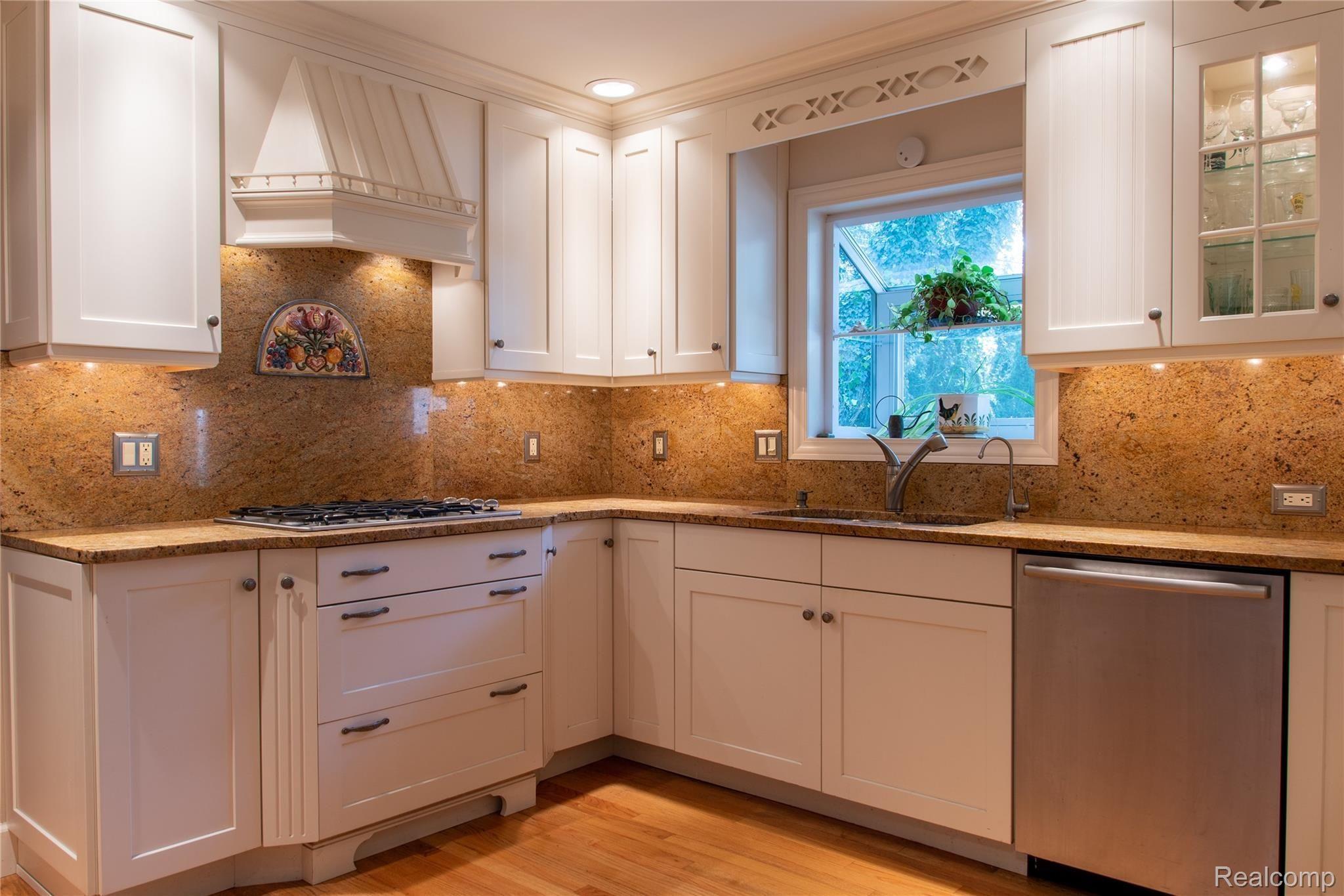 2275 Chalet Drive Rochester, MI 48309 - Photo 10 of 62 Kitchen
