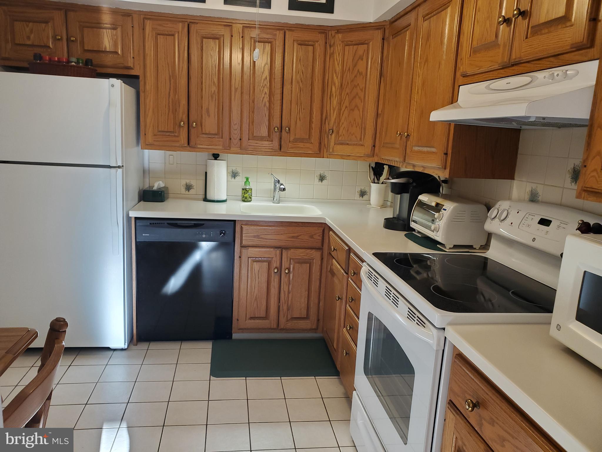 3402 Embarcadero Court Springfield, PA 19064 - Photo 5 of 27 Kitchen
