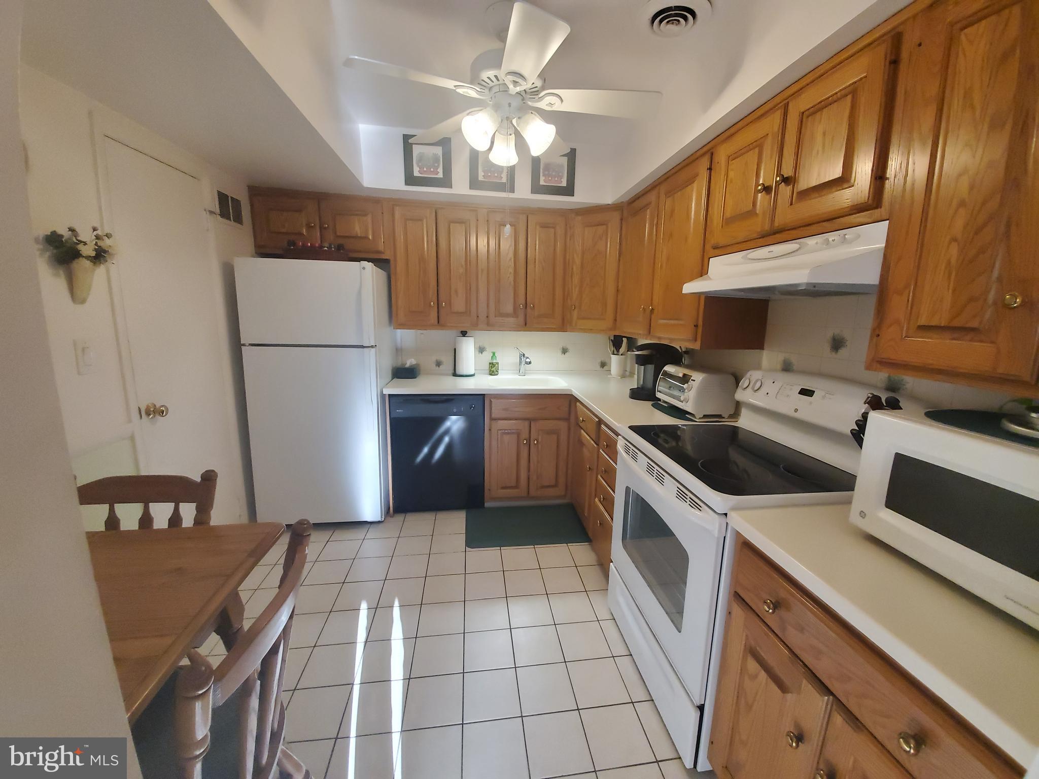 3402 Embarcadero Court Springfield, PA 19064 - Photo 6 of 27 Kitchen