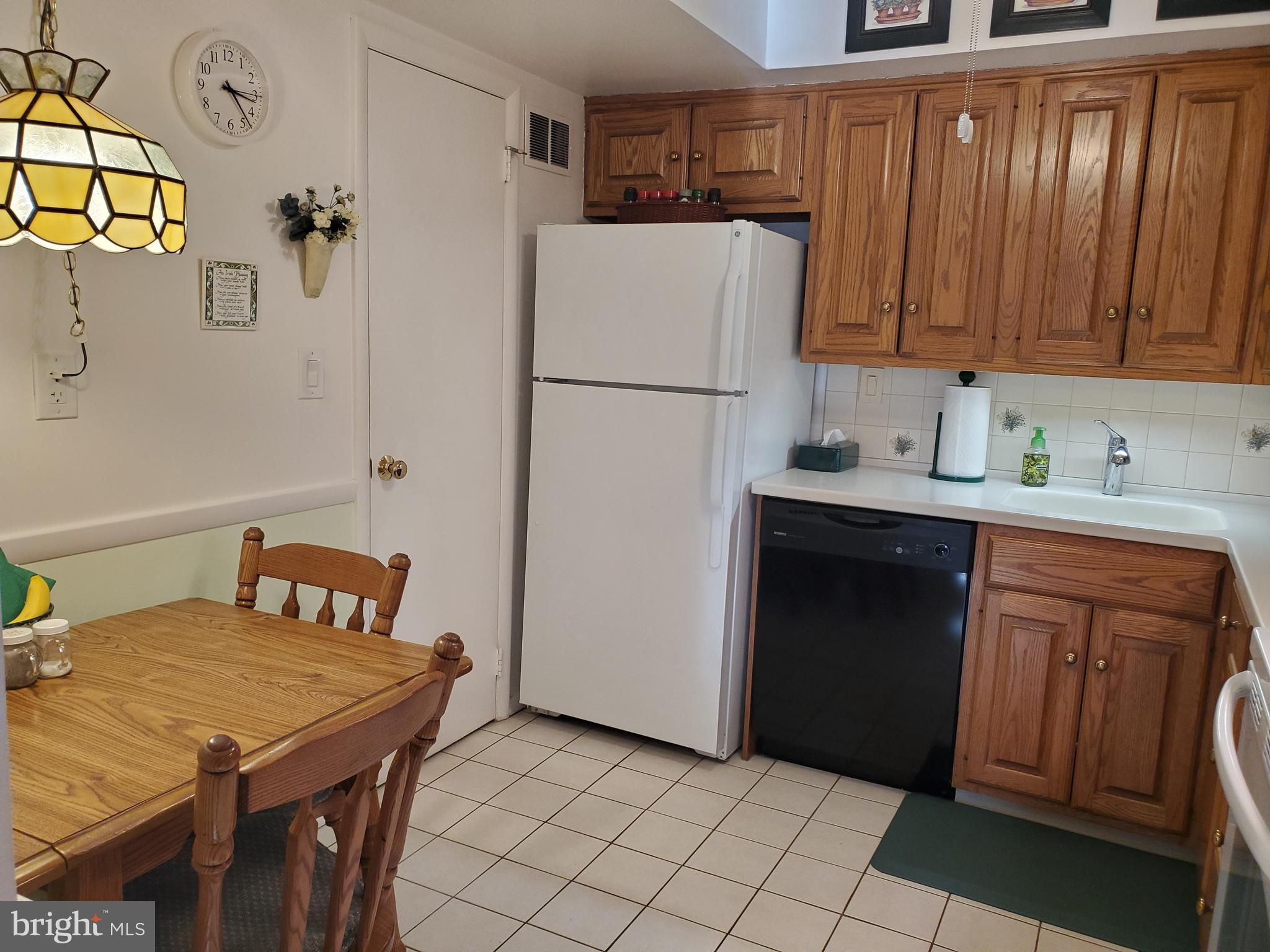 3402 Embarcadero Court Springfield, PA 19064 - Photo 7 of 27 Kitchen