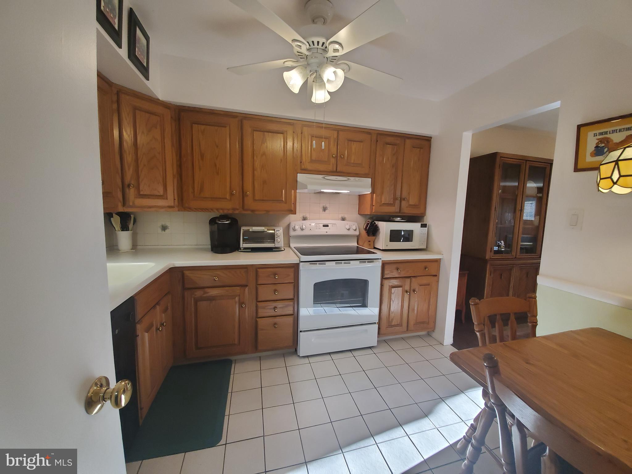 3402 Embarcadero Court Springfield, PA 19064 - Photo 9 of 27 Kitchen