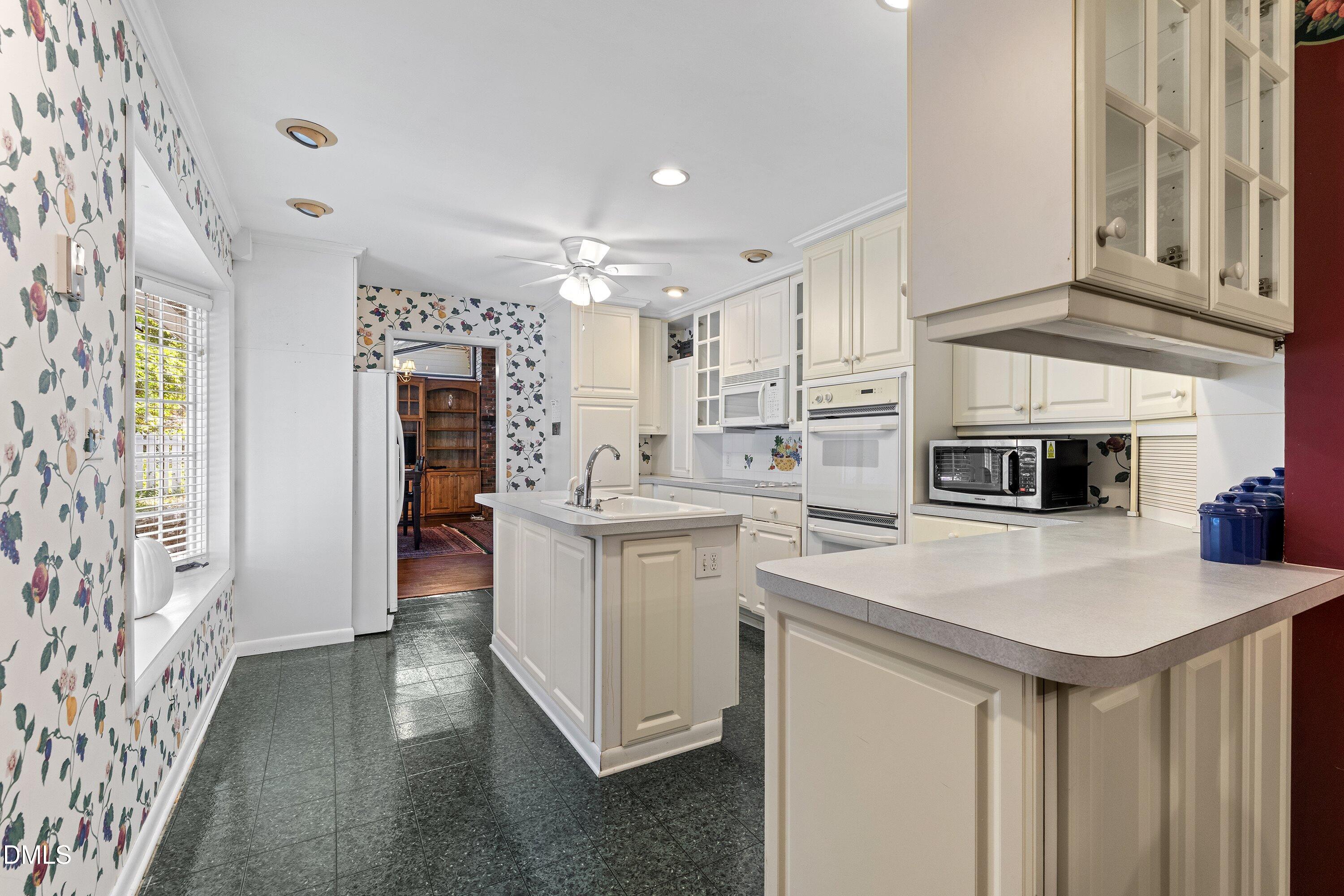 3211 Plantation Road Raleigh, NC 27609 - Photo 18 of 54 18-3211 Plantation Rd _3513