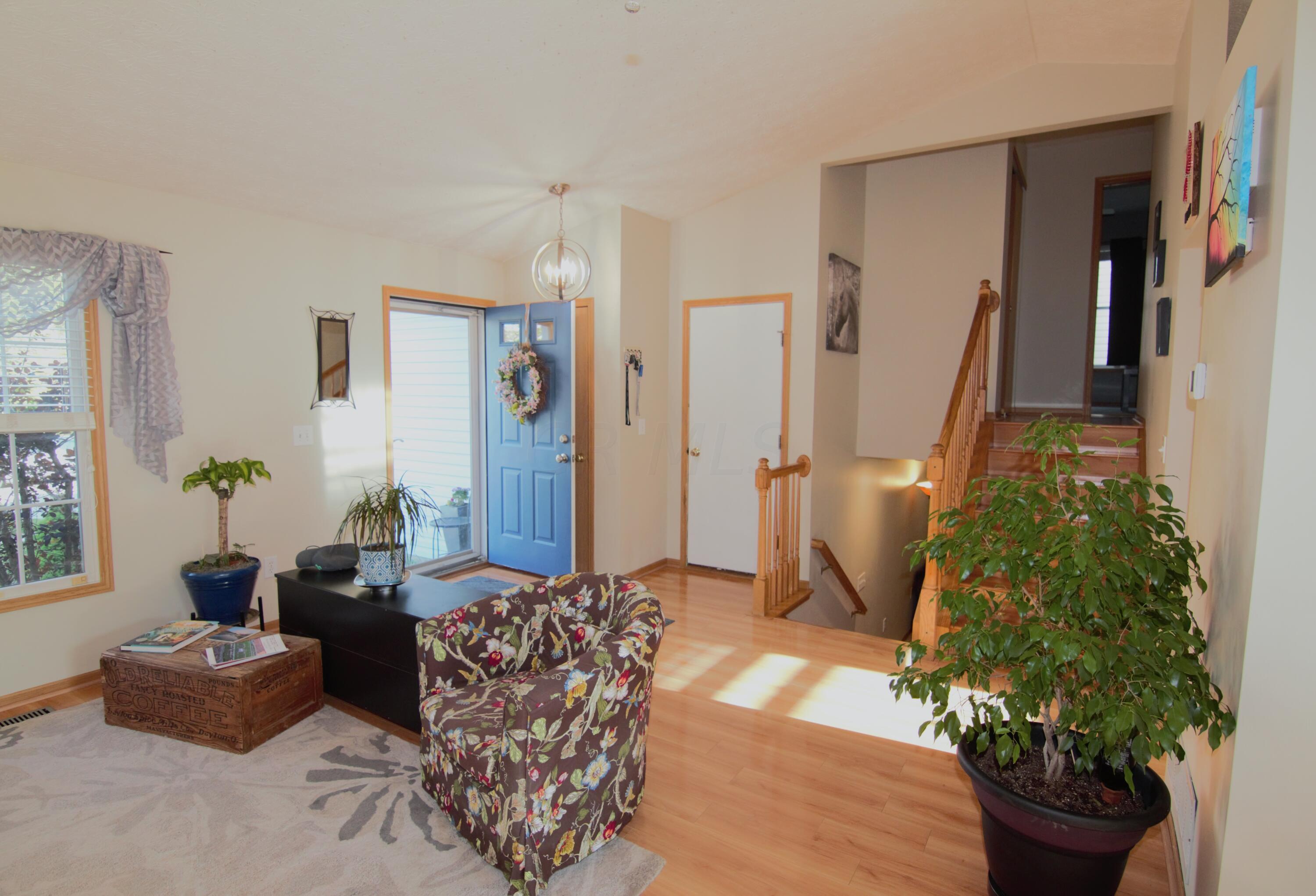 4571 Nickerson Road Columbus, OH 43228 - Photo 7 of 37 7