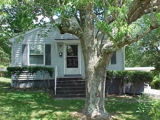 121 Sheridan Circle Oak Ridge, TN 37830 - Photo 2 of 9 Primary Photo