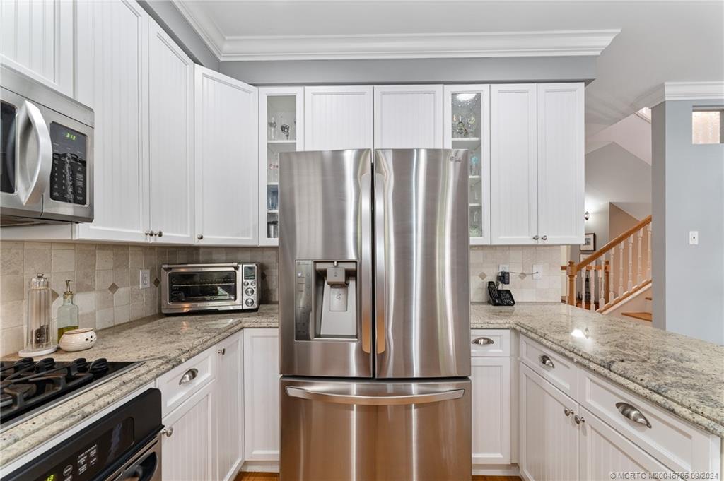 608 Southwest Cleveland Avenue Stuart, FL 34994 - Photo 11 of 48