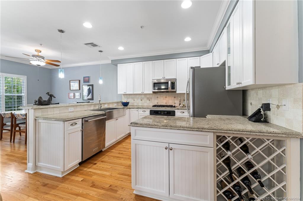 608 Southwest Cleveland Avenue Stuart, FL 34994 - Photo 10 of 48