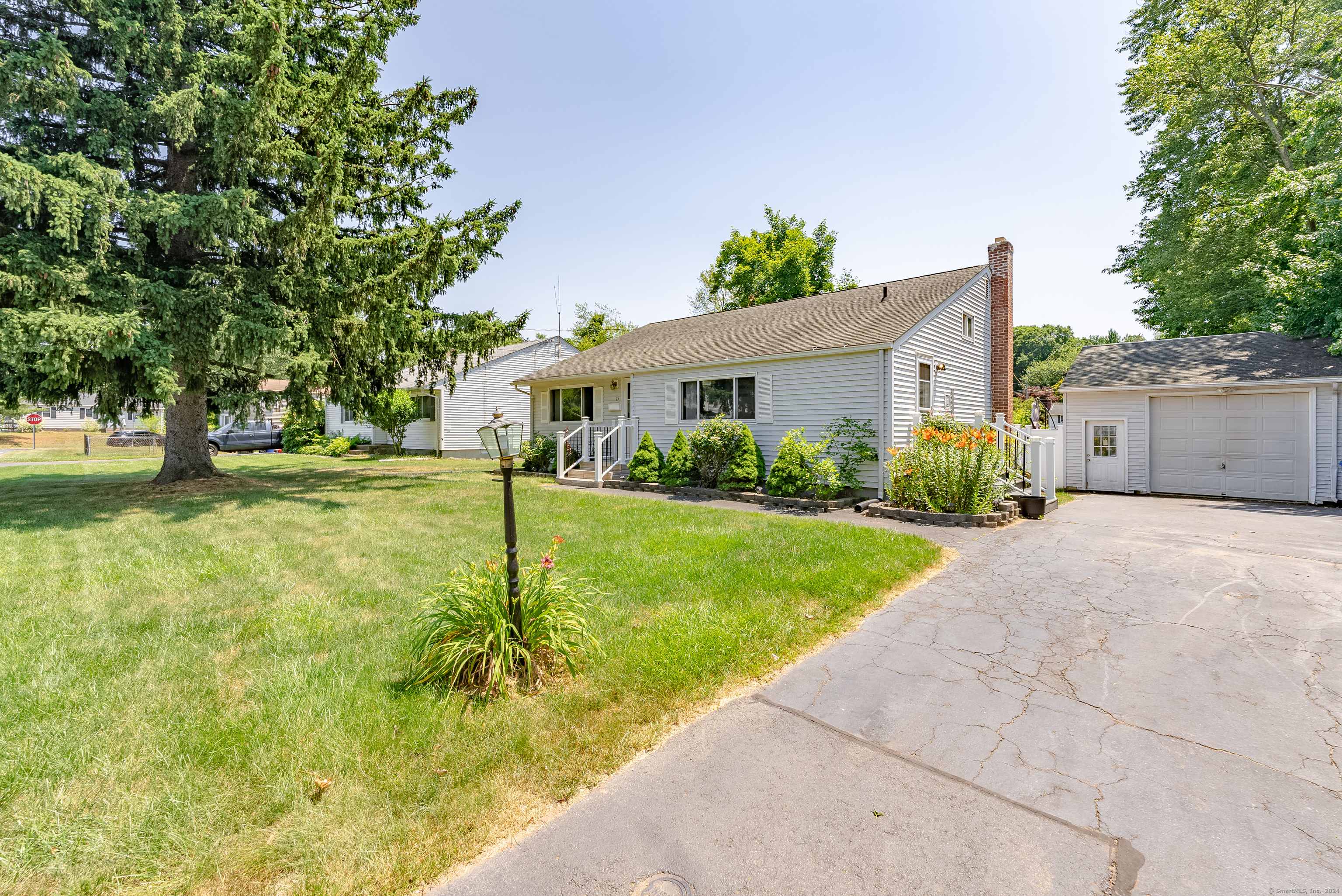 15 Chesslee Road East Hartford, CT 06108 - Photo 1 of 1