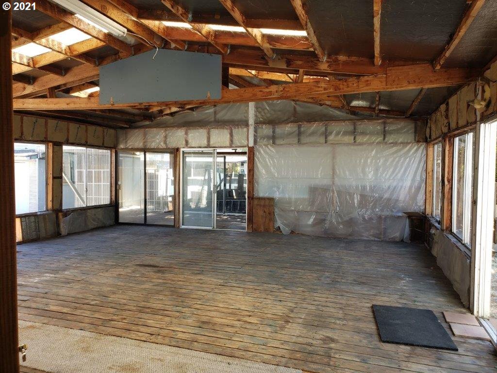 6687 B Street Springfield, OR 97478 - Photo 12 of 18