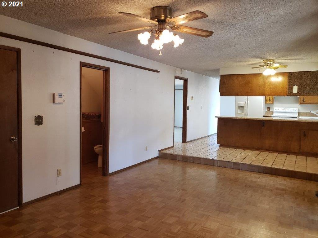 6687 B Street Springfield, OR 97478 - Photo 13 of 18