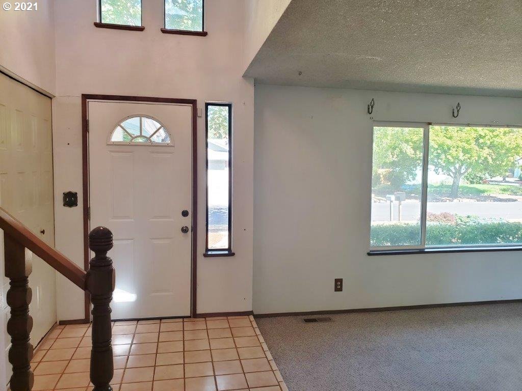 6687 B Street Springfield, OR 97478 - Photo 3 of 18