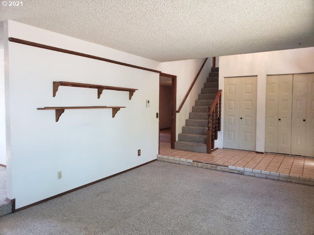 6687 B Street Springfield, OR 97478 - Photo 5 of 18