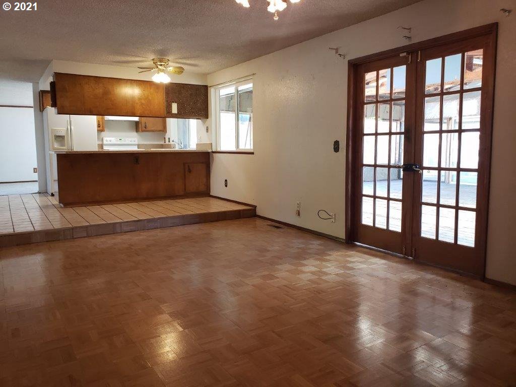 6687 B Street Springfield, OR 97478 - Photo 10 of 18