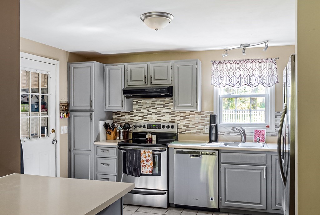782 Bailey Road Holden, MA 01520 - Photo 3 of 31 Gallery Image 3