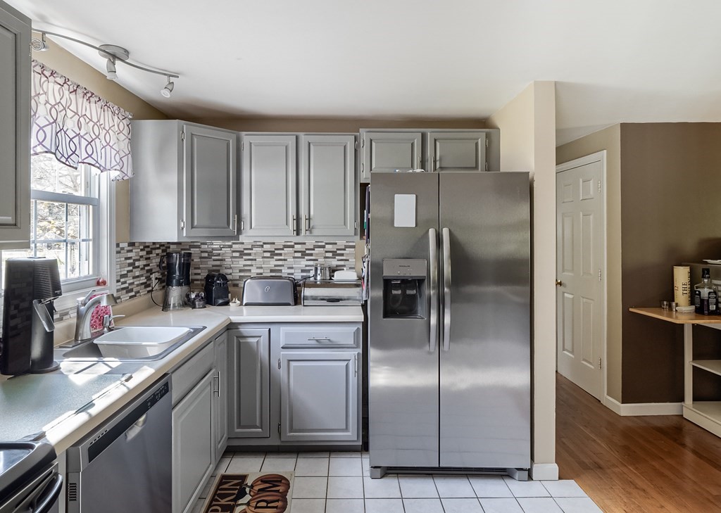 782 Bailey Road Holden, MA 01520 - Photo 4 of 31 Gallery Image 4