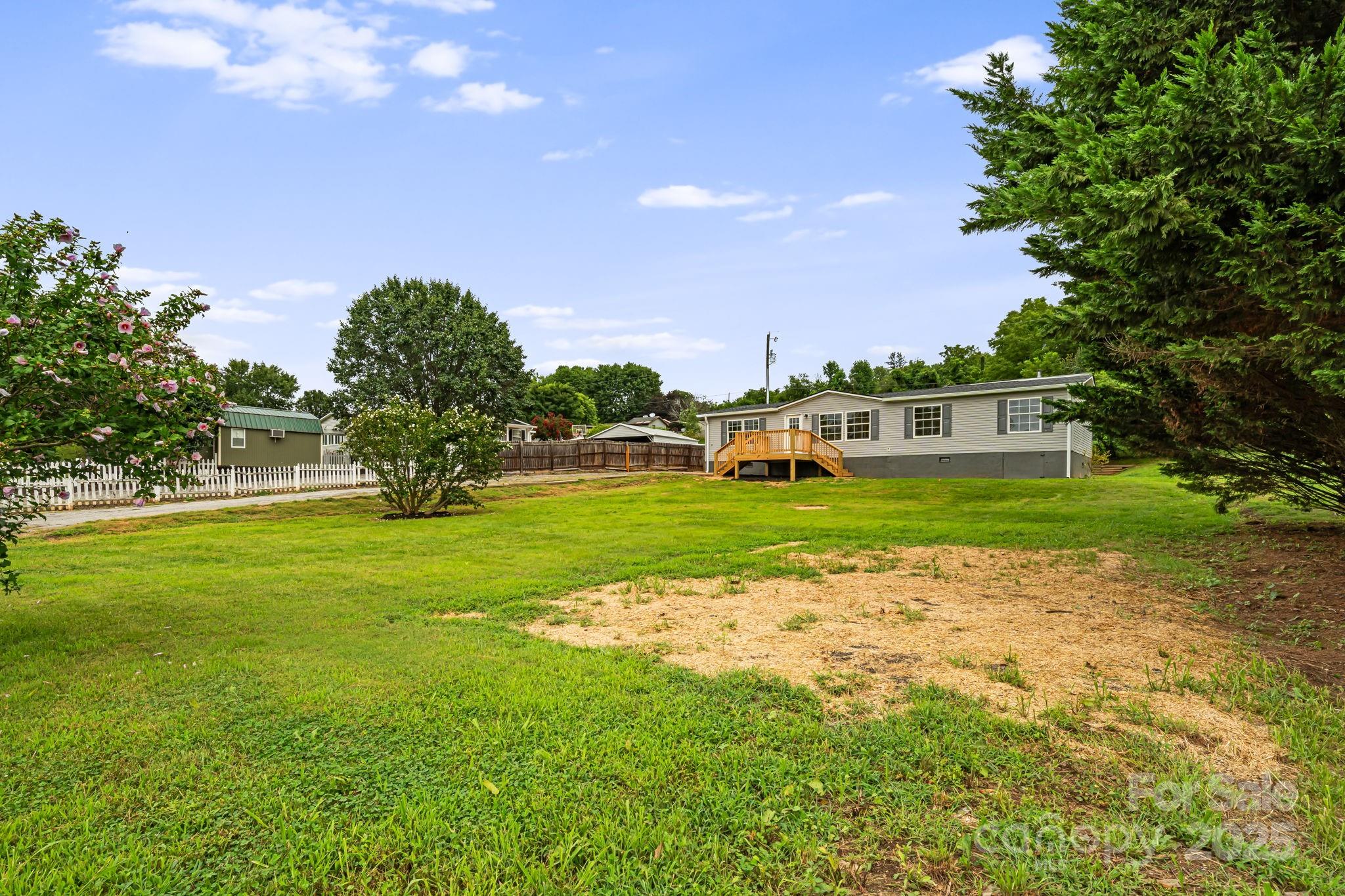 21 Toms Road Candler, NC 28715 - Photo 28 of 29 a view of a volley ball court